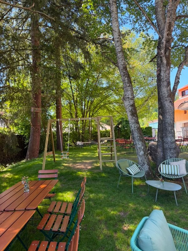 tobel1853 glimpse – garden with swing and beer garden tables under the trees